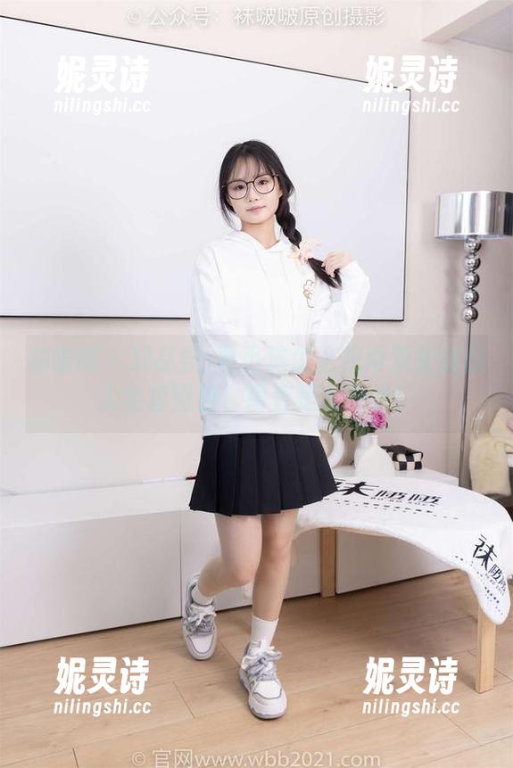 袜啵啵 - 双品尝·看小沫怎么把两双板鞋融入全套图包，简直是个鬼才！