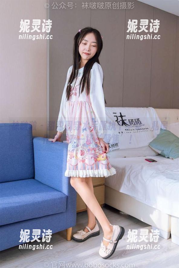 袜啵啵 - 甜甜圈穿水手服执十字架：私房作品要来一场‘聚焦’！