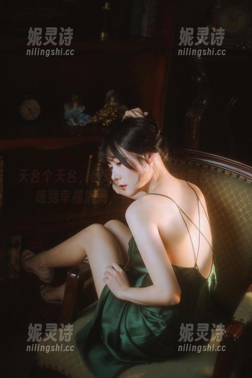 天台个天台，香草喵露露的cos舞台让我感到幸福满满，照片成群结队来！